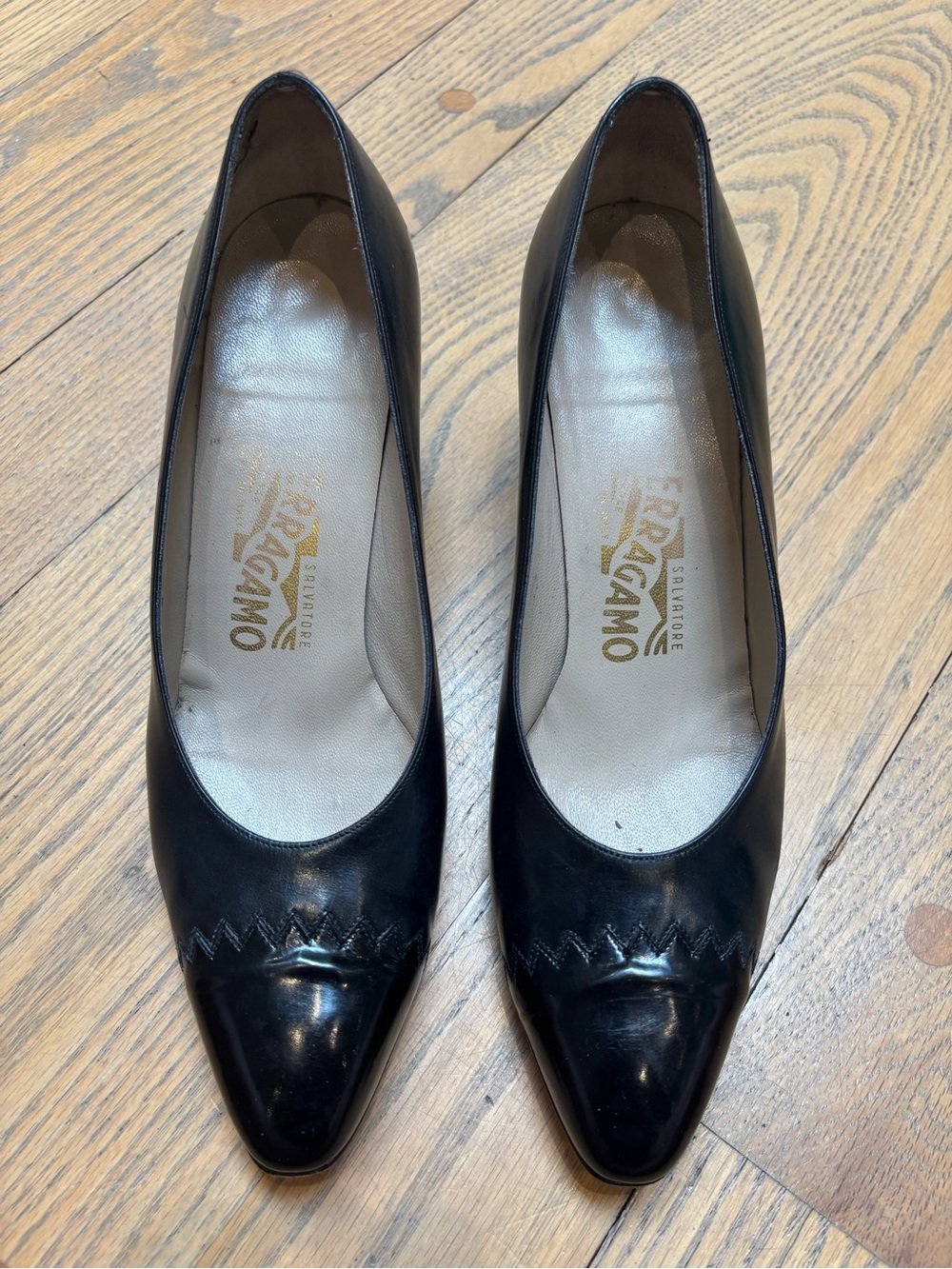 Salvatore Ferragamo Black Leather Classic Pumps 9.5